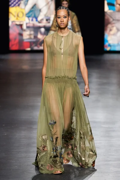 Look 14